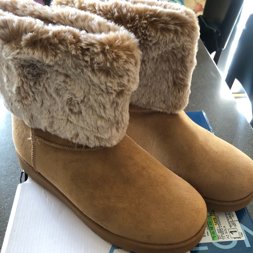 NIB Arizona Sola Fur Boot- Size 11-Cognac Never Worn